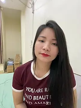 Bee Yellow00 online show from 27, 2, 2026