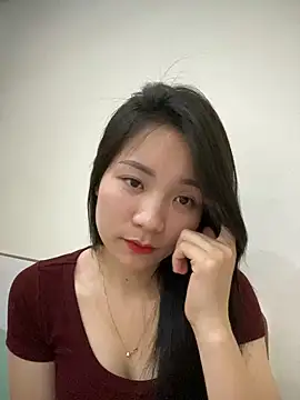 Bee Yellow00 online show from 7, 3, 2026