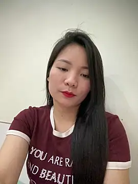 Bee Yellow00 online show from 13, 3, 2026