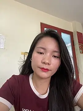 Bee Yellow00 online show from 3, 6, 2026