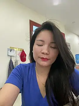 Bee Yellow00 online show from 27, 6, 2026