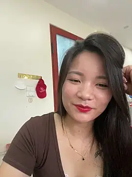 Bee Yellow00 online show from 1, 7, 2026