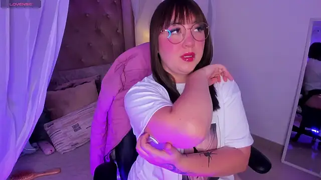 Snapshot of Myla_mayfield chatting on 30, 11, 2025 Myla mayfield online show from 30, 11, 2025