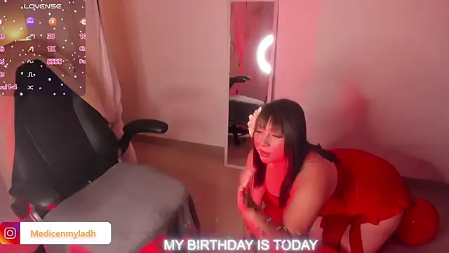 Snapshot of Myla_mayfield chatting on 14, 12, 2025 Myla mayfield online show from 14, 12, 2025