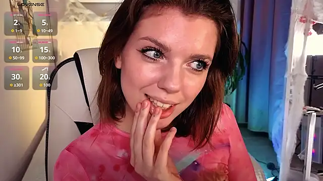 Snapshot of PollyRouge__ chatting on 5, 11, 2025 PollyRouge online show from 5, 11, 2025