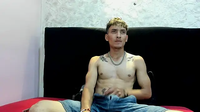 Snapshot of SavageLover_ chatting on 8, 11, 2025 SavageLover online show from 8, 11, 2025