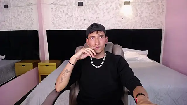 Snapshot of SavageLover_ chatting on 25, 11, 2025 SavageLover online show from 25, 11, 2025