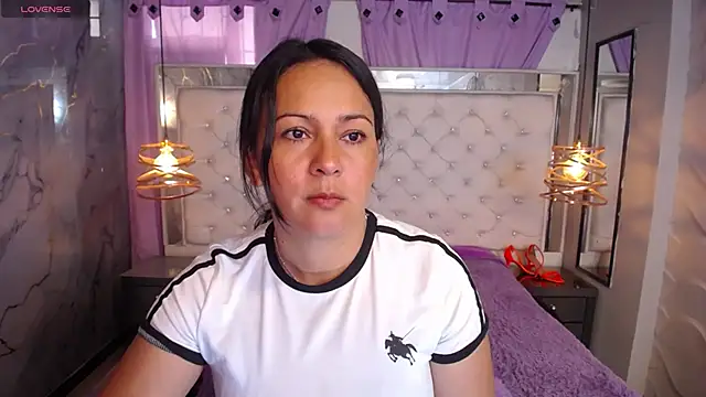 Snapshot of Melissa-roberts chatting on 18, 11, 2025 Melissa-roberts online show from 18, 11, 2025