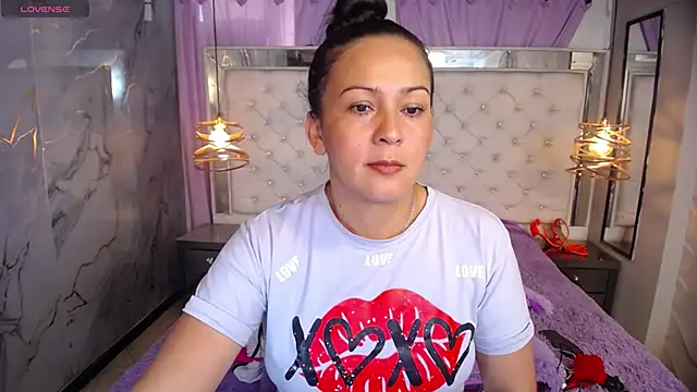 Snapshot of Melissa-roberts chatting on 27, 11, 2025 Melissa-roberts online show from 27, 11, 2025