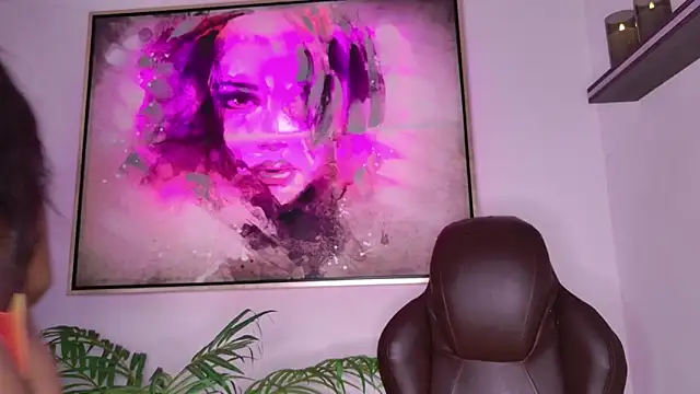 Snapshot of loana_vegas chatting on 8, 11, 2025 loana vegas online show from 8, 11, 2025