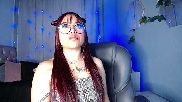 Snapshot of LittleNathy_ chatting on 4, 11, 2025 LittleNathy online show from 4, 11, 2025