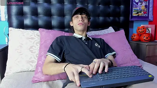 Snapshot of Khalid16_ chatting on 30, 10, 2025 Khalid16  online show from 30, 10, 2025