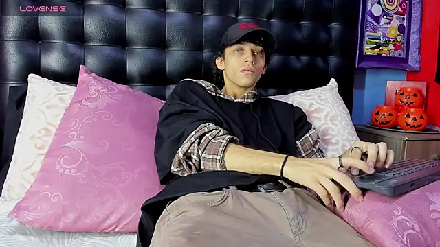 Snapshot of Khalid16_ chatting on 3, 11, 2025 Khalid16  online show from 3, 11, 2025