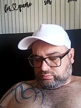 Snapshot of ursosvp chatting on 4, 11, 2025 ursosvp online show from 4, 11, 2025