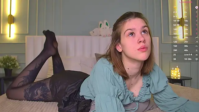 LoraPuffs online show from 16, 2, 2026