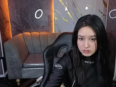 Snapshot of Aleja05_b chatting on 23, 10, 2025 Aleja05 b online show from 23, 10, 2025