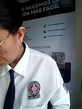 Snapshot of Valentina--1 chatting on 17, 12, 2025 Valentina--1 online show from 17, 12, 2025