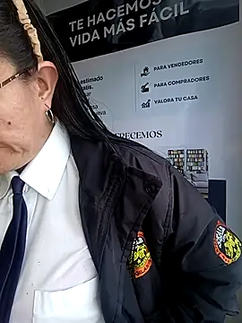 Snapshot of Valentina--1 chatting on 19, 12, 2025 Valentina--1 online show from 19, 12, 2025