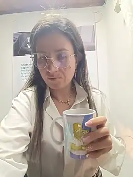 Snapshot of Valentina--1 chatting on 22, 5, 2026 Valentina--1 online show from 22, 5, 2026