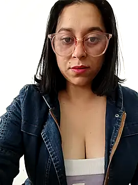 Snapshot of Caroline-17 chatting on 1, 11, 2025 Caroline-17 online show from 1, 11, 2025