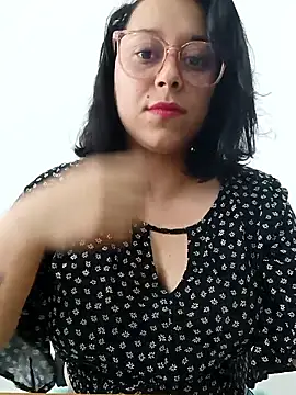 Snapshot of Caroline-17 chatting on 10, 11, 2025 Caroline-17 online show from 10, 11, 2025