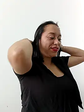 Snapshot of Caroline-17 chatting on 14, 11, 2025 Caroline-17 online show from 14, 11, 2025