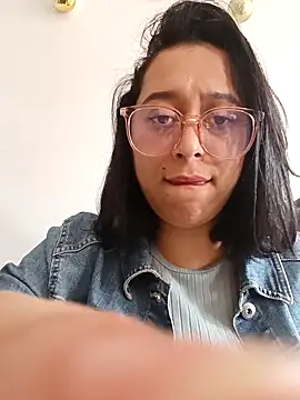 Snapshot of Caroline-17 chatting on 21, 11, 2025 Caroline-17 online show from 21, 11, 2025