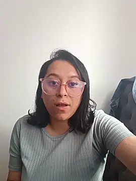 Snapshot of Caroline-17 chatting on 23, 11, 2025 Caroline-17 online show from 23, 11, 2025