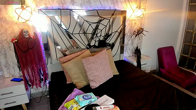 Snapshot of MILA_TTAYLOR chatting on 30, 10, 2025 MILA TTAYLOR online show from 30, 10, 2025