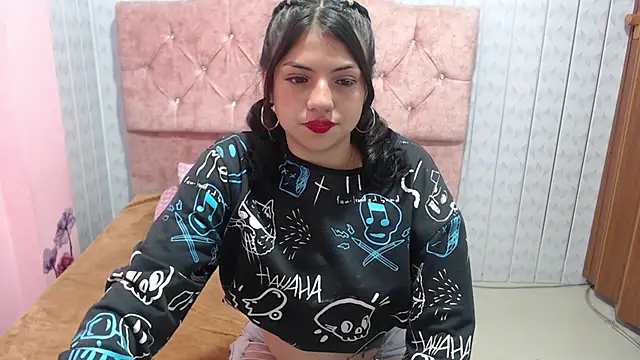 Victoria Alvarez online show from 3, 11, 2025