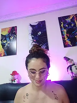 Snapshot of Caroline_Jons chatting on 14, 12, 2025 Caroline Jons online show from 14, 12, 2025