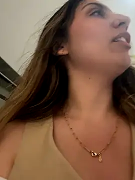 Snapshot of sarah_honey__ chatting on 3, 11, 2025 sarah honey online show from 3, 11, 2025