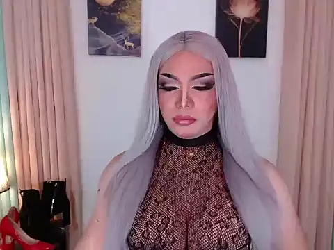 Snapshot of _Danica_Malibog_ chatting on 4, 11, 2025 Danica Malibog online show from 4, 11, 2025