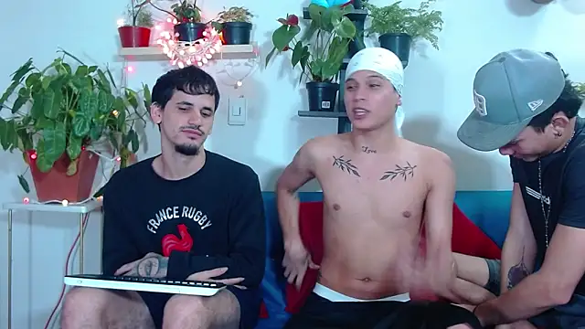 Hot Boys Latinos X online show from 5, 4, 2026