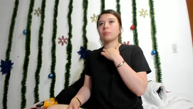 Snapshot of Vanessa_Martinz chatting on 15, 12, 2025 Vanessa Martinz online show from 15, 12, 2025