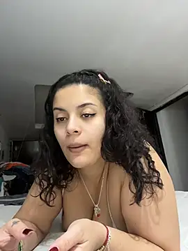 Snapshot of amellita-33 chatting on 5, 8, 2026 amellita-33 online show from 5, 8, 2026