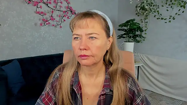 Carla Vogue online show from 18, 11, 2025