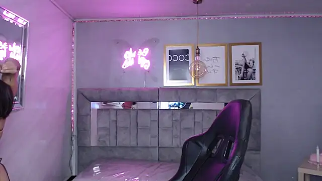 Snapshot of Cute_Martina_v chatting on 24, 11, 2025 Cute Martina v online show from 24, 11, 2025