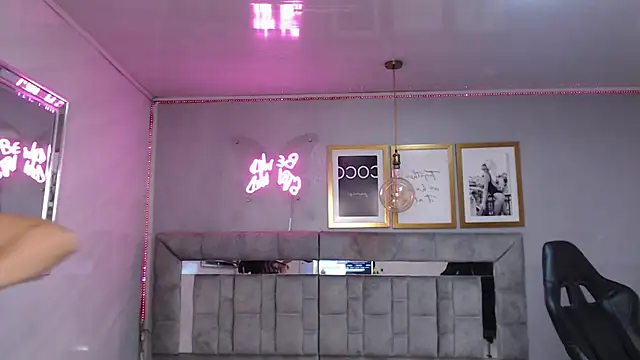 Snapshot of Cute_Martina_v chatting on 25, 11, 2025 Cute Martina v online show from 25, 11, 2025