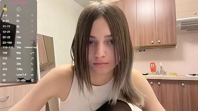 Snapshot of AidaGloshen chatting on 4, 12, 2025 AidaGloshen online show from 4, 12, 2025