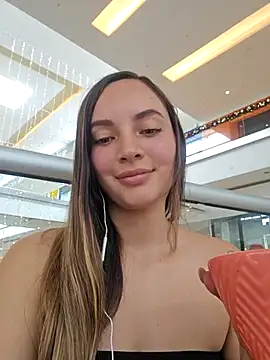 Snapshot of sophie-06 chatting on 25, 11, 2025 sophie-06 online show from 25, 11, 2025