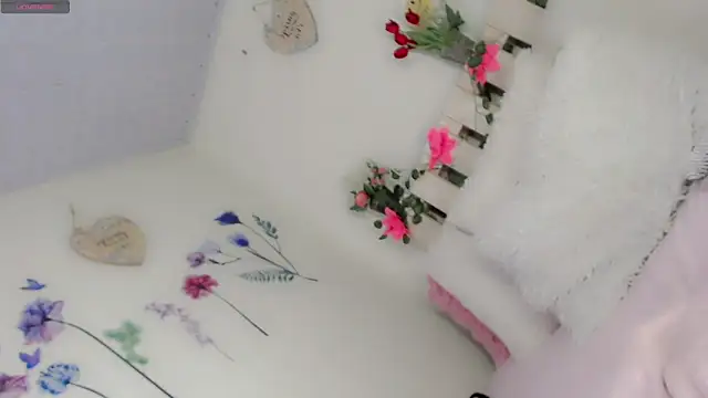 Snapshot of Kendall-_8 chatting on 12, 11, 2025 Kendall- 8 online show from 12, 11, 2025