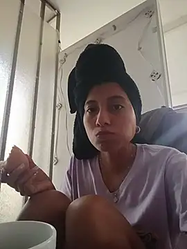 Snapshot of YeseniaRodriguez3 chatting on 21, 11, 2025 YeseniaRodriguez3 online show from 21, 11, 2025