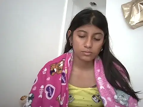 YeseniaRodriguez3 online show from 6, 3, 2026