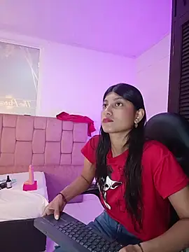 YeseniaRodriguez3 online show from 4, 4, 2026