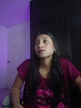 YeseniaRodriguez3 online show from 11, 4, 2026