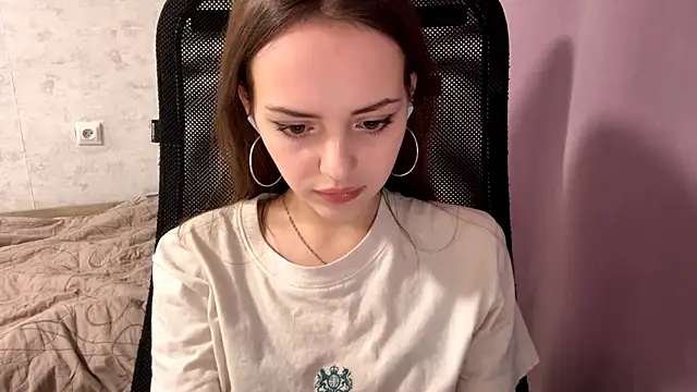 Snapshot of AliceStacy chatting on 2, 12, 2025 AliceStacy online show from 2, 12, 2025