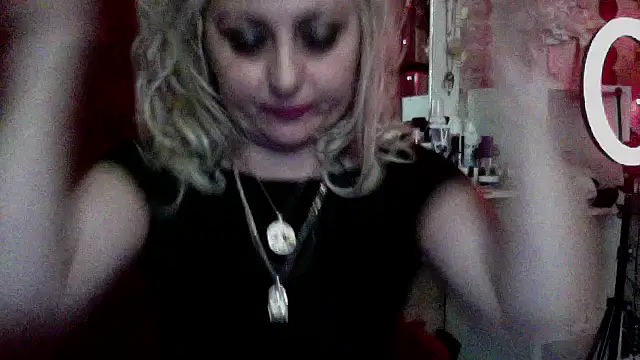 Snapshot of xHot_Amazonq chatting on 1, 2, 2026 xHot Amazonq online show from 1, 2, 2026