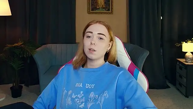 Snapshot of AddieOsler chatting on 17, 12, 2025 AddieOsler online show from 17, 12, 2025