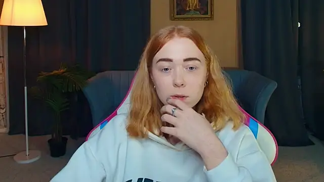 Snapshot of AddieOsler chatting on 18, 12, 2025 AddieOsler online show from 18, 12, 2025